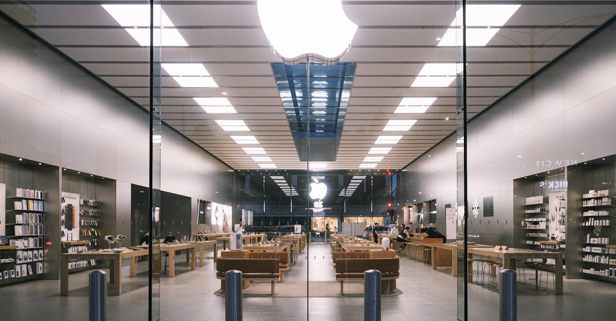 Logo Ascend avec fond flou de magasin
