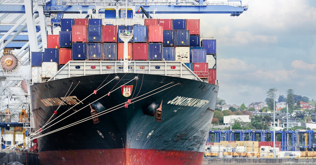 Navire de transport maritime moderne dans un port australien