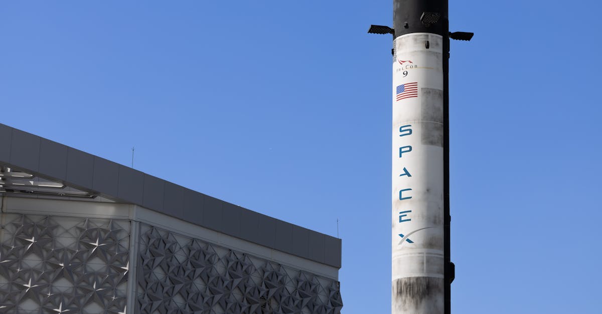 SpaceX Starship décollant vers Mars, éclipsant le logo Nvidia